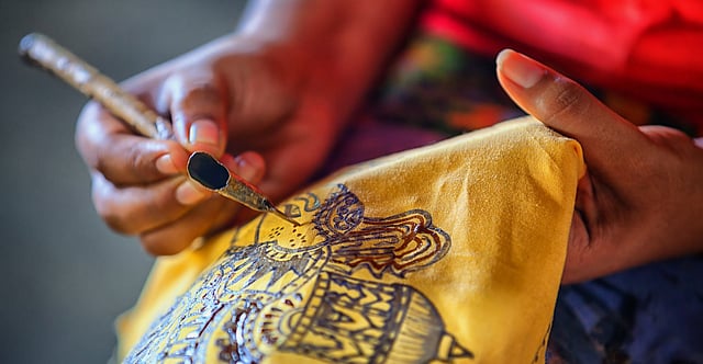 Handmade Products Exports from Kashmir Cross Rs 300 Crore-Mark in April-June Quarter