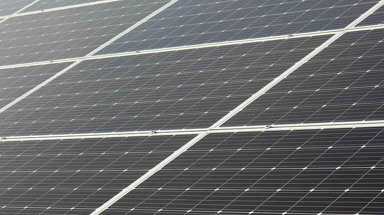 Gorbea Solar Project in Rajasthan boosts India’s renewable energy capacity - Photo by Dimitri C