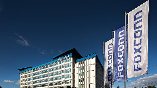 Foxconn Sends Back Over 300 Chinese Engineers Amid Production Push in India
