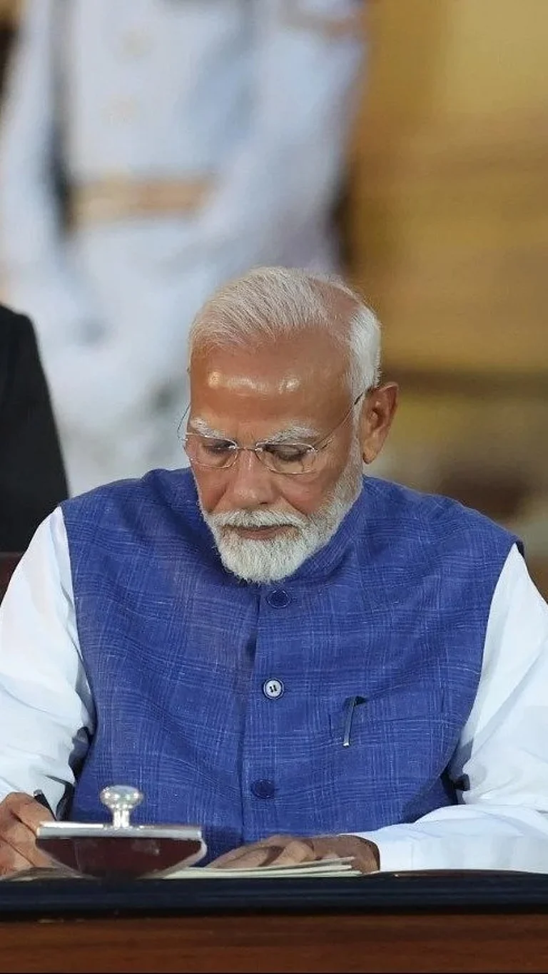 null - X/@NarendraModi
