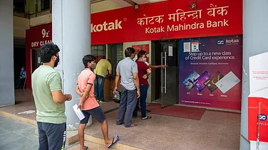 Kotak Mahindra Bank Shares Fall 3.5% Despite Q1 Profit Beat; Brokerages Remain Bullish