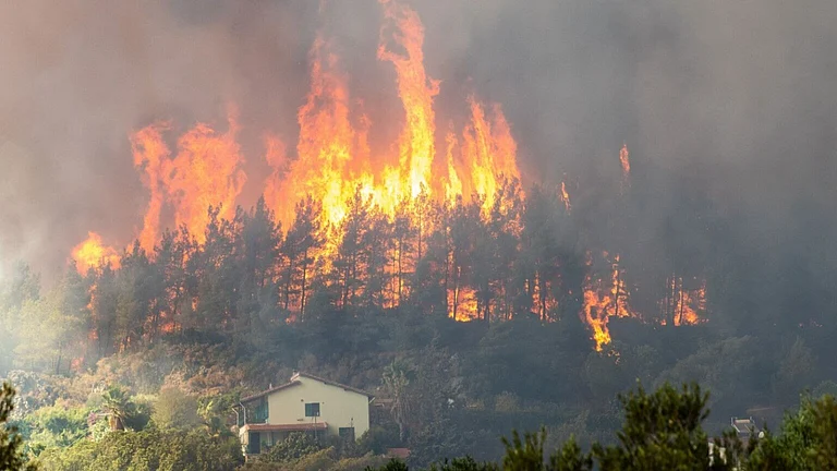 Wildfires in Turkey amid record heat - null