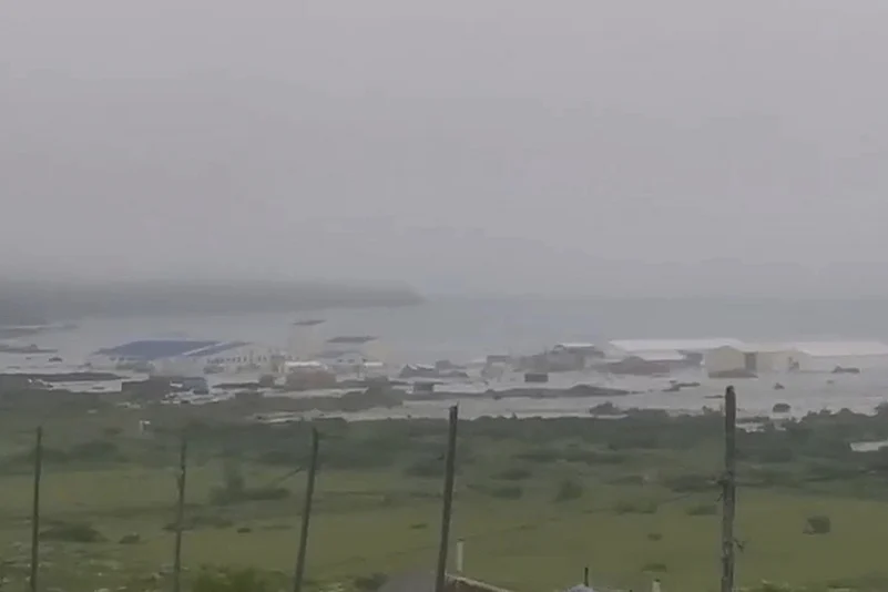 Tsunami waves
