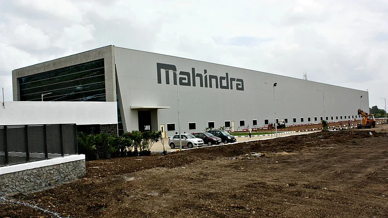 Mahindra & Mahindra Vehicle - MotorBeam