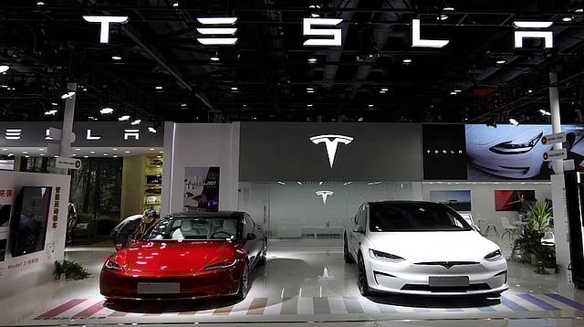 Tesla’s 4th Straight Profit Miss Tests Elon Musk’s Billion-Dollar Ambitions