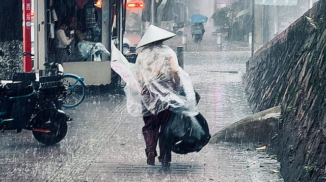 Typhoon Podul Triggers Shutdowns in Taiwan, Hong Kong & Southern China on Alert
