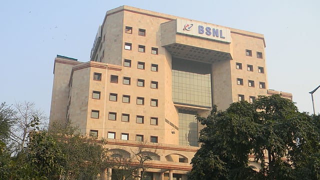 Department of Posts, BSNL Ink Strategic Pact for SIM Sales, Mobile Recharge Services        