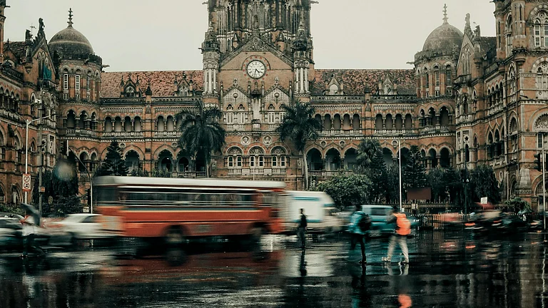 Flooded streets and stranded vehicles in Mumbai as heavy rain disrupts normal life - Photo by Rishabh Parange