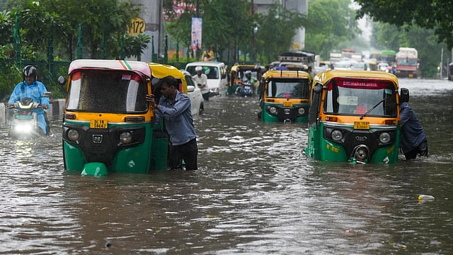 IMD Issues Orange Alert for Several States; Heavy Rains Disrupt Flights, Commute in Delhi, Mumbai