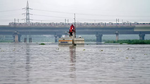 Yamuna River Crosses Danger Mark, Flood Warning Issued in Delhi