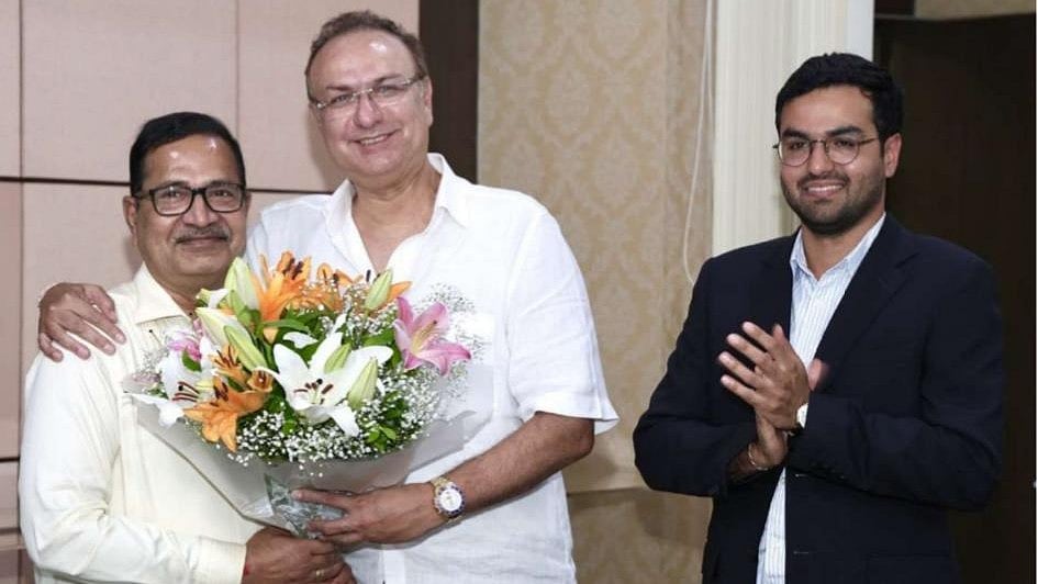 Shapoor Mistry Hands Over Leadership to Son Pallon S Mistry Amid Potential Tata Sons Exit