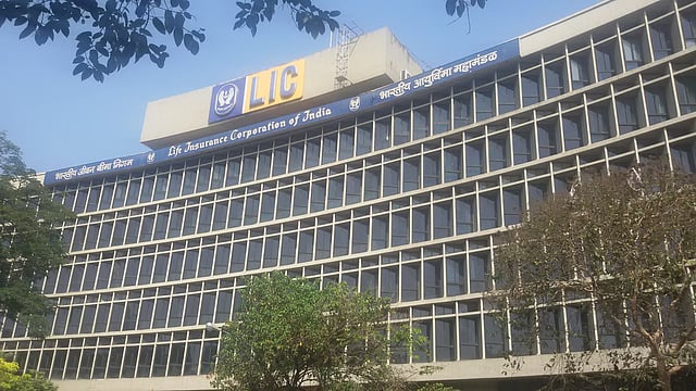 LIC Pays ₹7,324 Cr to Finance Minister as Dividend for FY25