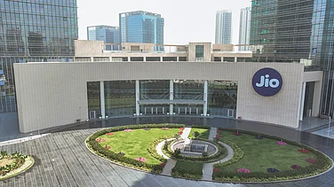 Jio Financial Services Q4 Net Profit Dips 14% to ₹272 Crore; Declares Dividend