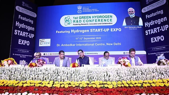 Govt Earmarks ₹100 Cr for Green Hydrogen Start-ups, Sets Up Safety Panel