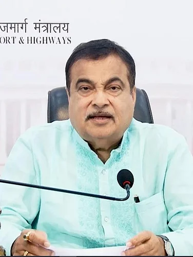 Gadkari Asks Sugar Producers to Prioritise Ethanol & Green Energy Amid Rising Surplus — What It Means for Farmers