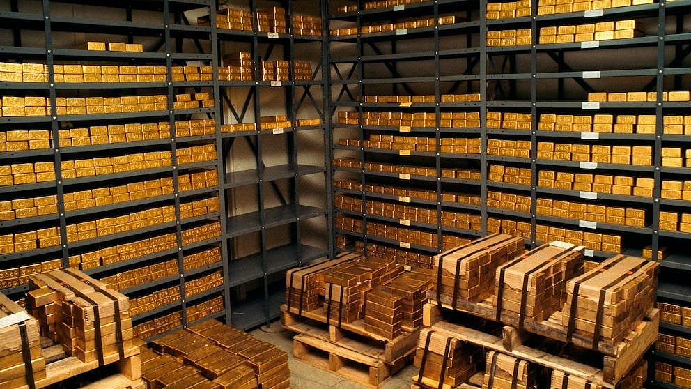 Gold Climbs ₹119 to Trade Near Record High Ahead of US Fed Policy Decision    