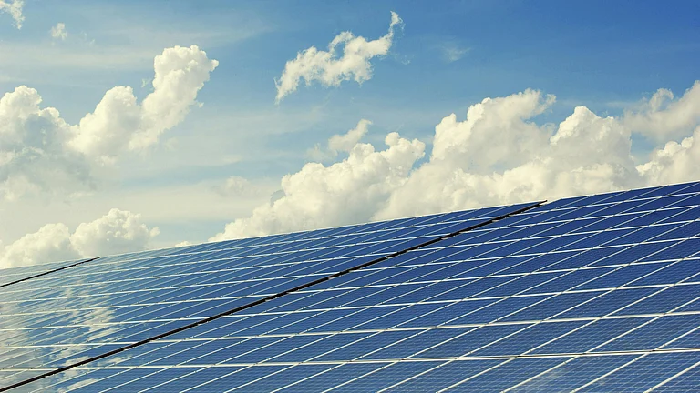 ACME Solar's 300 MW renewable energy project in Rajasthan - Photo by Pixabay