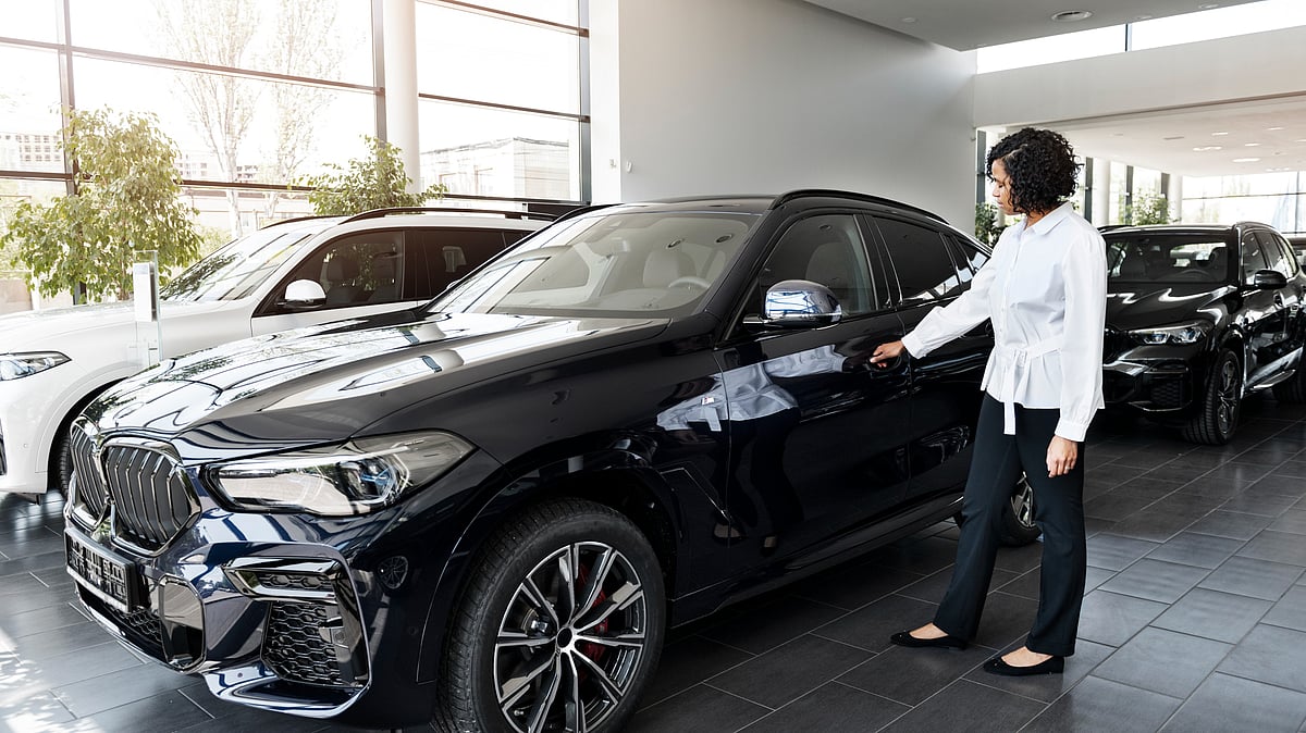 Auto Stocks Surge as Maruti, Hyundai, Tata Report Bumper Bookings on Navaratri Day 1