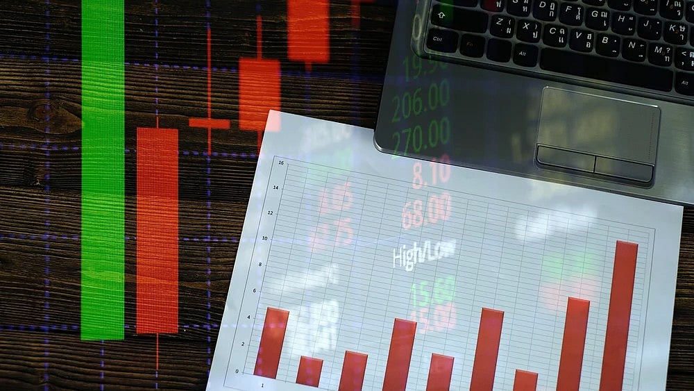 Stock Markets Trade Lower after Rising in Early Trade         