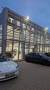 Tesla’s Next CEO? Elon Musk’s $1 Tn Pay Vote Triggers Succession Buzz — All You Need to Know