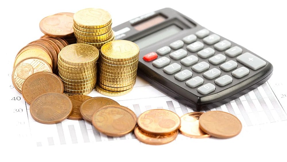 Gold Futures Climb ₹651 to Record ₹1,20,900/10 g as Global Jitters Fuel Safe Haven Rush 