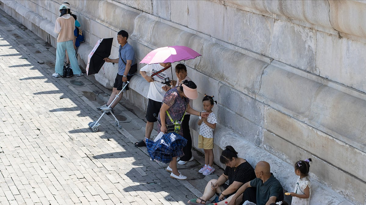 Rising global temperatures increase the frequency of extreme heat days worldwide