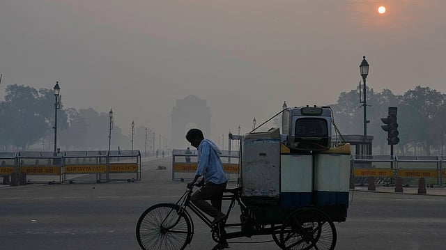 Delhi Records 'Very Poor' Air Quality with AQI of 352 After Diwali Firecracker Violation