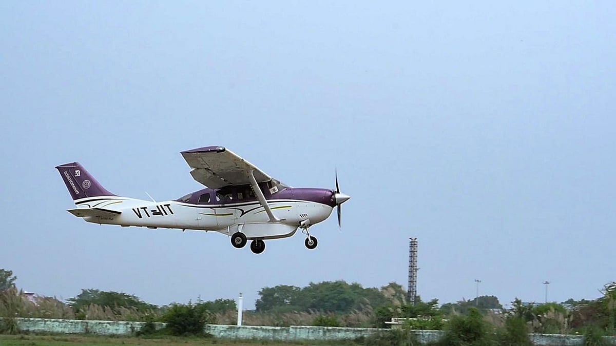 Photo by Indian Institute of Technology : Second cloud seeding trial fails in Delhi