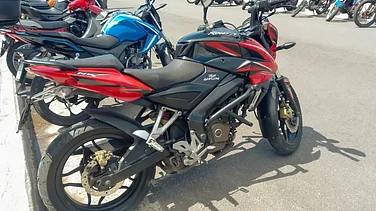 Bajaj Auto Q2 Profit Rises 53 % to ₹ 2,122 Cr