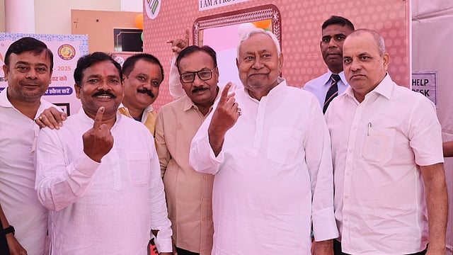 Sensex, Nifty 50 Open in Red Even as NDA Takes Decisive Lead in Bihar Election Results