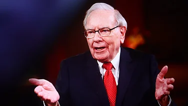 Warren Buffett's Berkshire Buys Big Stake in Alphabet, Sells More Apple Shares Ahead of Leadership Shift — Here's Why