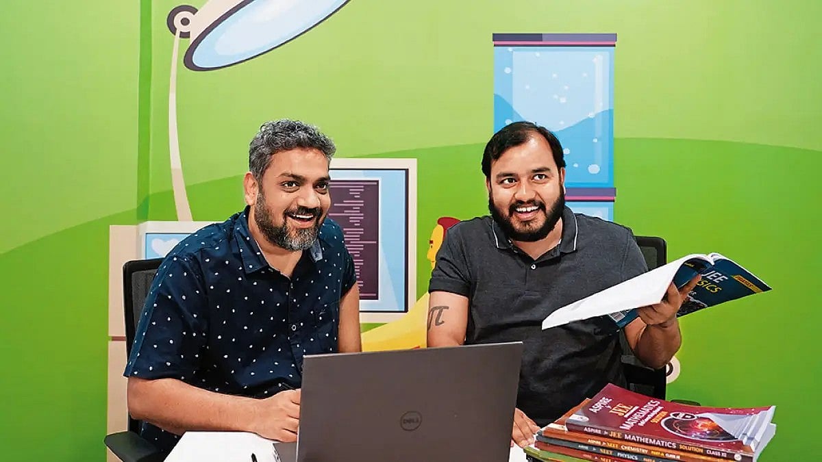 Prateek Maheshwari (left) with Alakh Pandey (right) - null