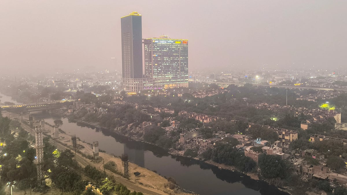 Smog covers skyline of Delhi-NCR - null