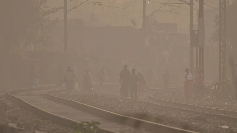 Residents walking in dense smog due to severe air pollution in Delhi - Photo by PTI