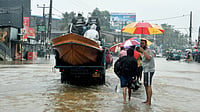 Photo by IMAGO / Xinhua : Cyclone Ditwah’s approach brings heavy rain and strong winds to Tamil Nadu