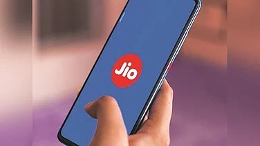 Jio Adds Nearly 20 Lakh Mobile User; VIL Loses 20.8 Lakh in Oct: Trai Data