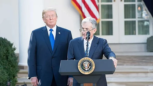 Wikimedia commons : Donald Trump and Jerome Powell