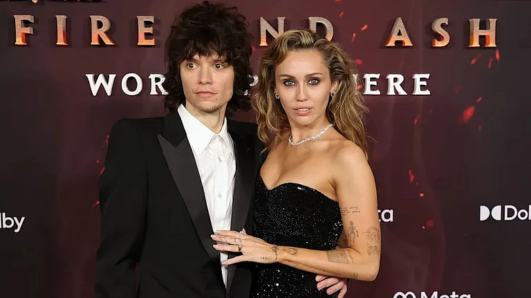 null - X (Miley fan page)