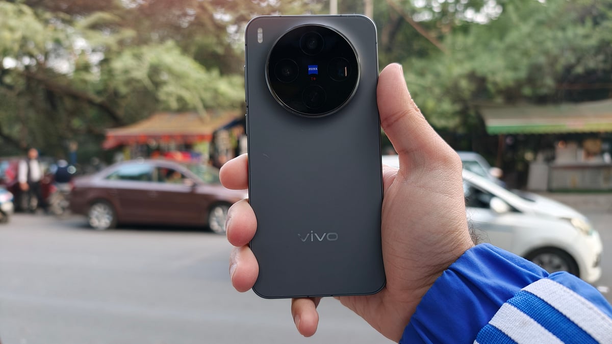 Vivo X300 Review: This Compact Camera-Centric Flagship Is Love At First Sight - null