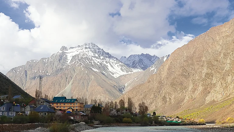 Rivers in the Central Himalayas are increasingly threatened by extreme flooding events - null