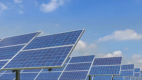 Solar energy expansion in India highlights rooftop and utility-scale projects