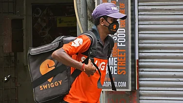Swiggy Raises ₹10,000 Cr via QIP; Instamart Expansion In Focus