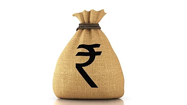 Rupee trades in narrow range against US dollar in early trade