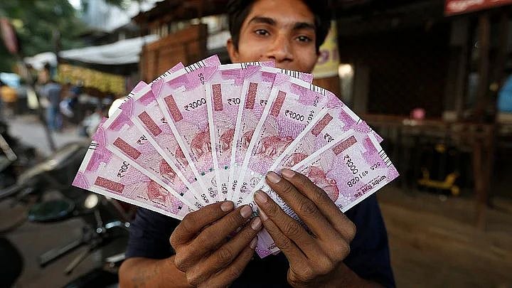 Rupee Falls 5 Paise to 89.73 Against US Dollar in Early Trade - FreePik