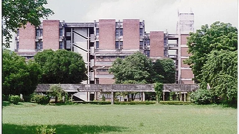 InMobi, Yulu, Other Start-Up Founders Commit ₹100 Cr School to IIT Kanpur - null