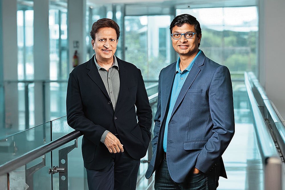 Dinesh Thakkar, CMD (left) with group CEO Ambarish Kenghe - null