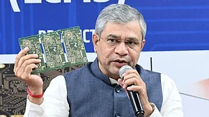 Four Chip Plants to Start Full-Scale Production from 2026, Says Vaishnaw