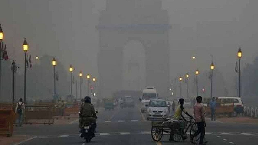 AQI Remains in “Poor” Category, Cold Wave Conditions Persist in Delhi; IMD Warns of Dense Fog