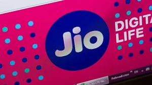 Reliance Jio Considers Floating 2.5% Stake in Its $4 Bn Upcoming IPO