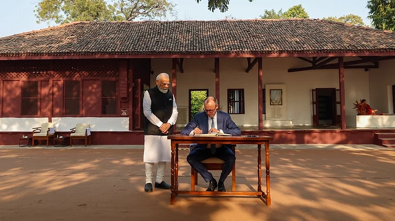 PM Narendra Modi visits Sabarmati Ashram with the Chancellor of Germany Friedrich Merz - X/@narendramodi